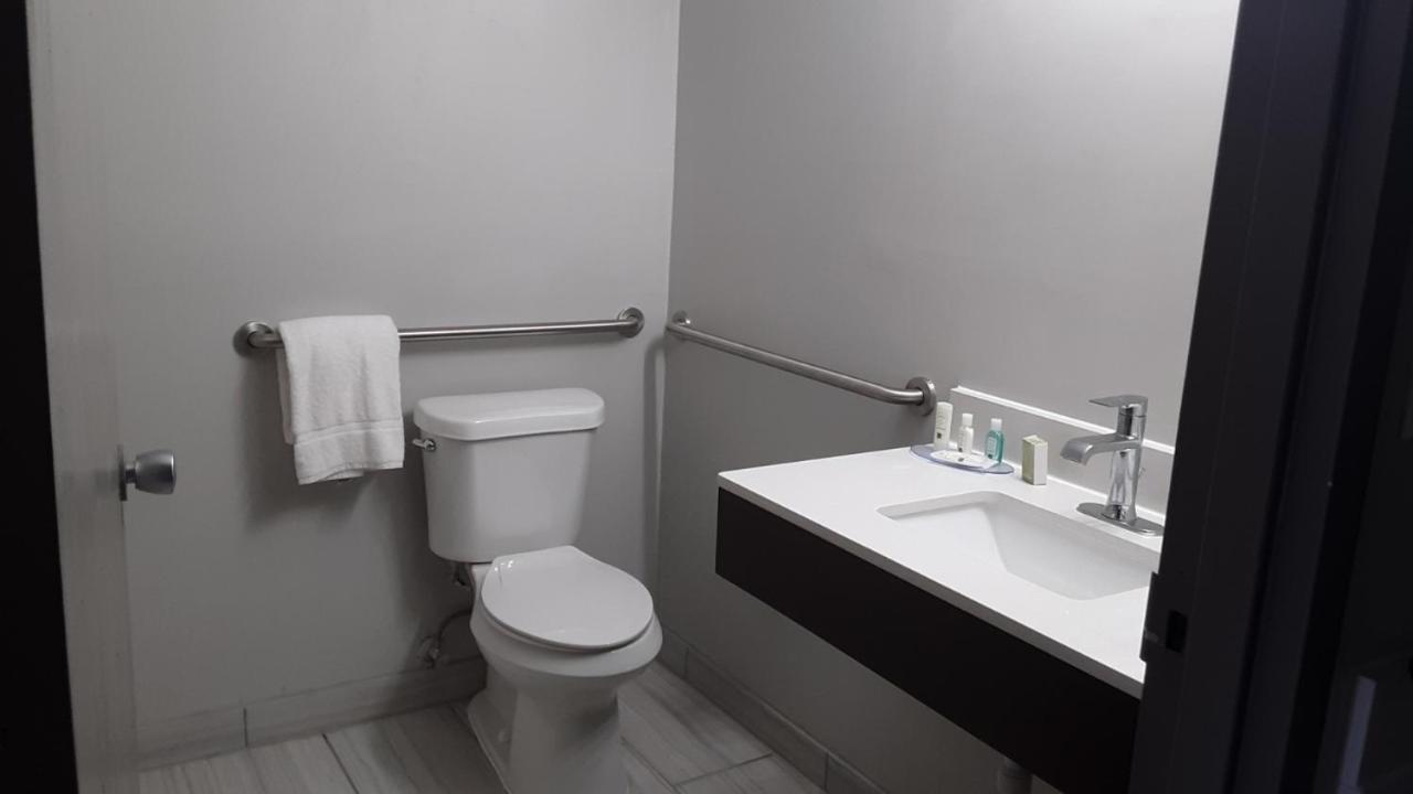 Quality Inn 2*